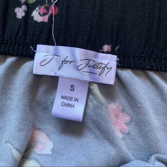 Off the Shoulder Black Floral Top - Picture 5 of 6